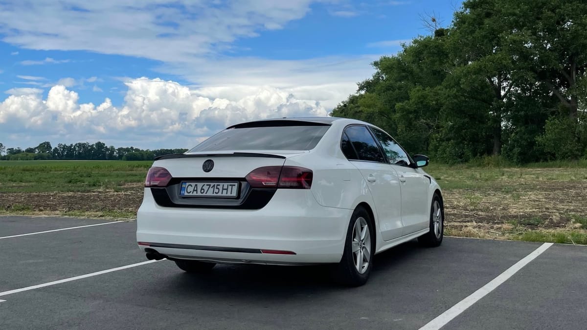 Бленда на заднє скло Jetta MK6: досвід встановлення та висновки